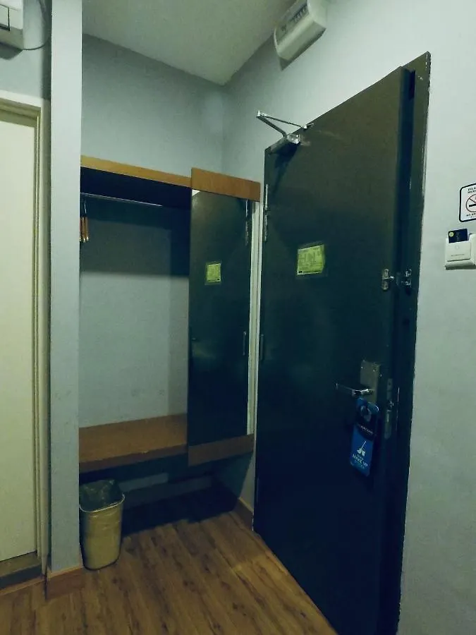 Hotel Zamburger Second Link Τζόχορ Μπάχρου 2*,